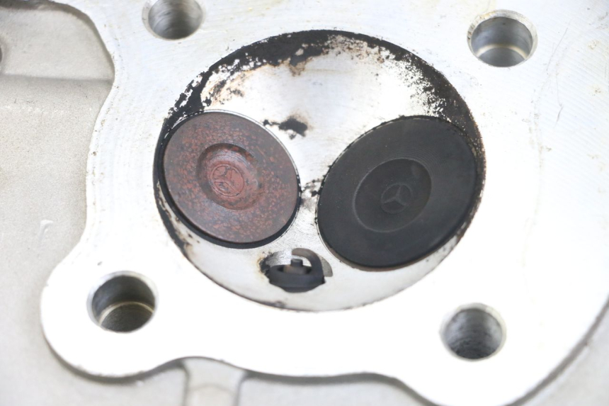 photo de CULATA JONWAY AZTRAL 125 (2008 - 2017) - Zoom sobre los componentes