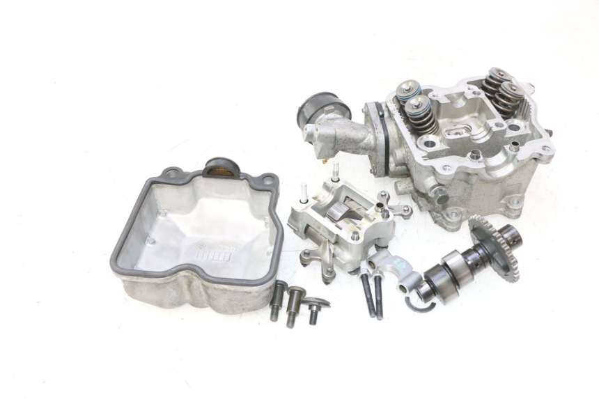 photo de CULATA SUZUKI BURGMAN 125 (2007 - 2014) - Inspección visual detallada