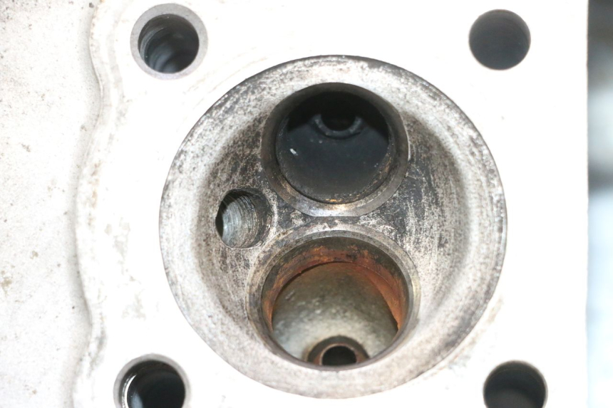 photo de CULATA HONDA CB TWO FIFTY 250 (1991 - 2002) - Enfoque en la estructura