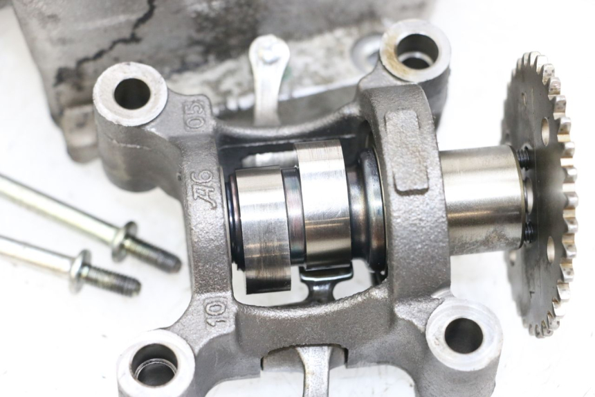 photo de culata HONDA FES S-WING SWING ABS 125 (2007 - 2015) - Inspección visual detallada