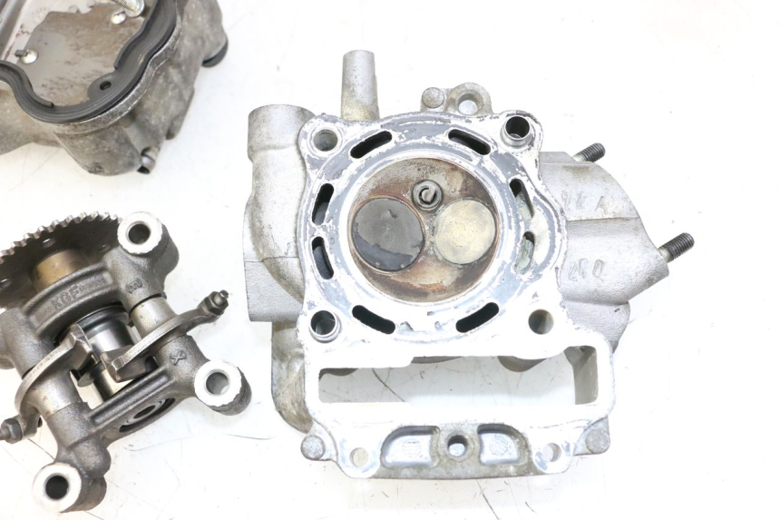 photo de culata HONDA FES S-WING SWING ABS 125 (2007 - 2015) - Características distintivas