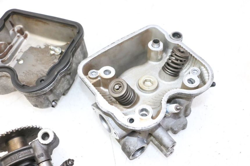 photo de culata HONDA FES S-WING SWING ABS 125 (2007 - 2015) - Zoom sobre los componentes