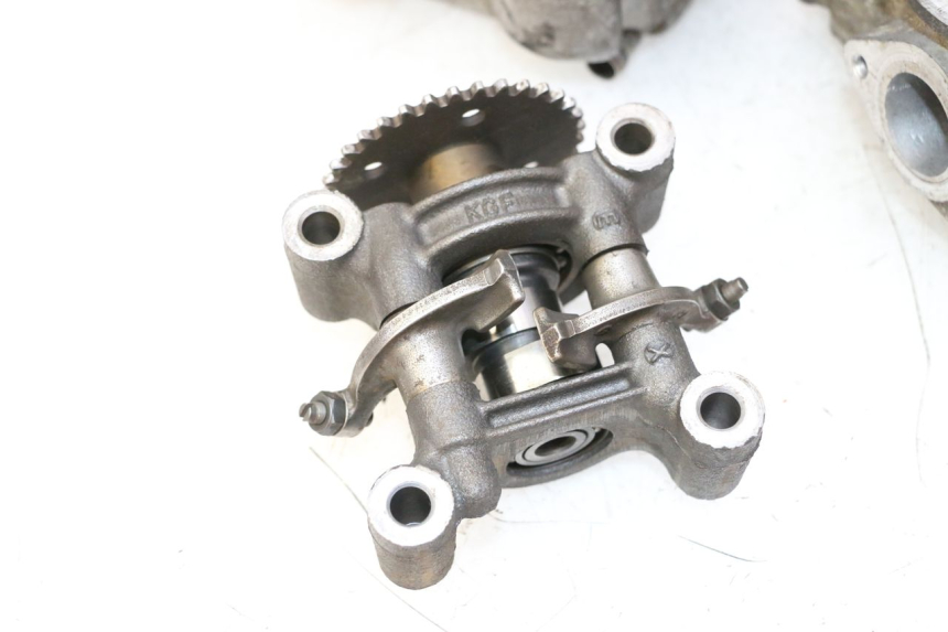 photo de culata HONDA FES S-WING SWING ABS 125 (2007 - 2015) - Primer plano de alta resolución