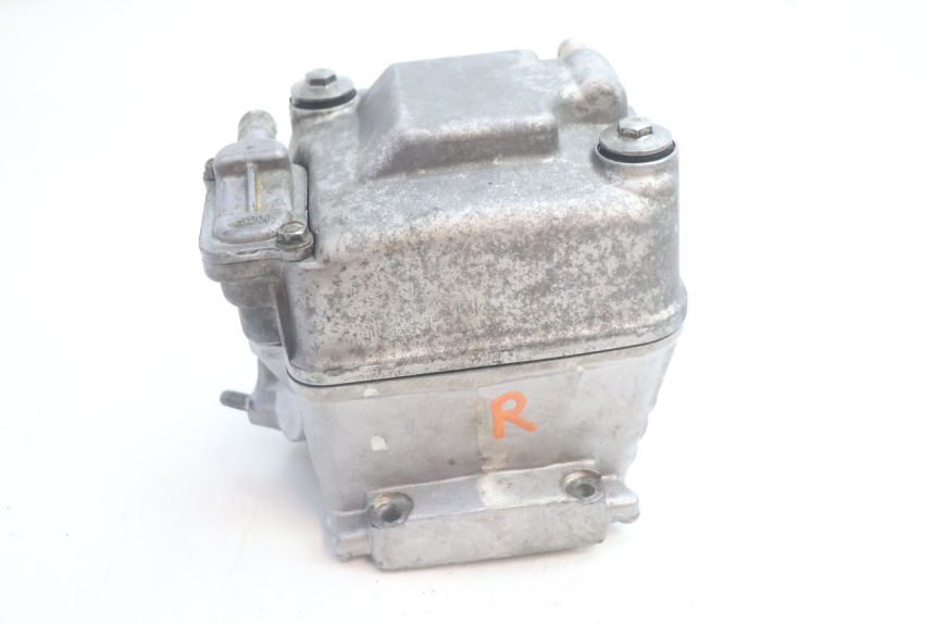 photo de culata HONDA FES S-WING SWING ABS 125 (2007 - 2015) - Enfoque en la estructura