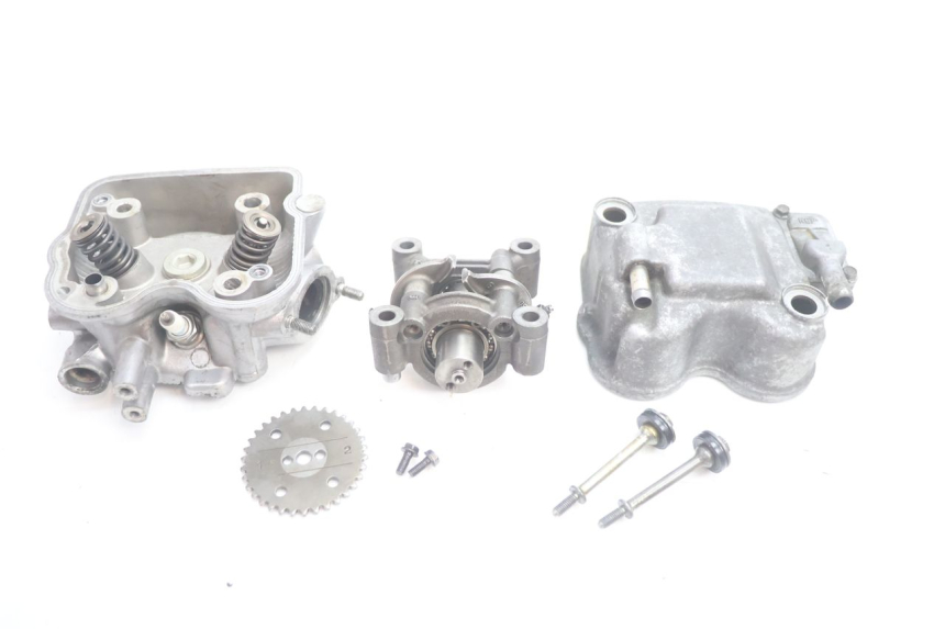 photo de culata HONDA FES S-WING SWING ABS 125 (2007 - 2015) - Primer plano técnico