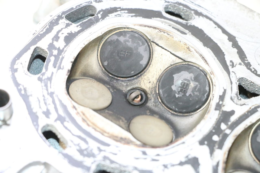 photo de CULATA HONDA FJS SILVER WING SILVERWING 400 (2005 - 2008) - Primer plano técnico