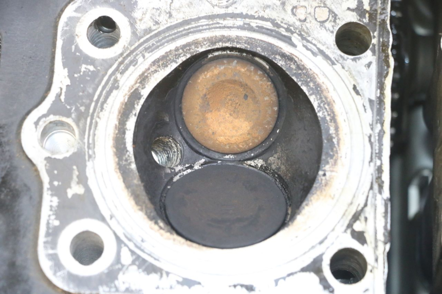 photo de CULATA SUZUKI GS GSE 500 (2001 - 2003) - Primer plano de alta resolución