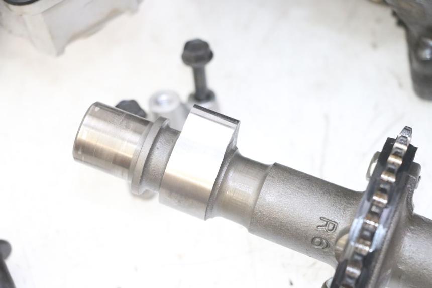 photo de CULATA SUZUKI GS GSE 500 (2001 - 2003) - Enfoque en la estructura