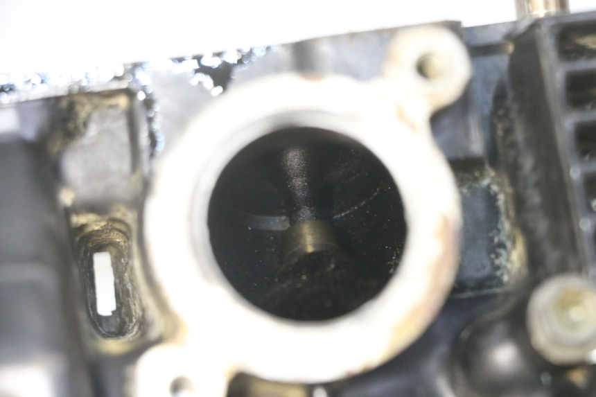 photo de CULATA SUZUKI GS GSE 500 (2001 - 2003) - Primer plano técnico