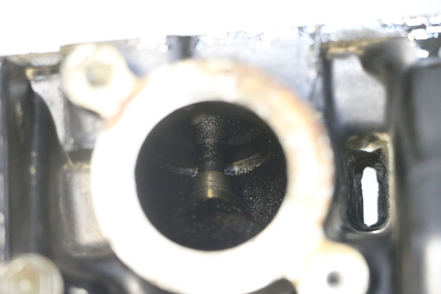 photo de CULATA SUZUKI GS GSE 500 (2001 - 2003) - Detalles de los puntos de fijación