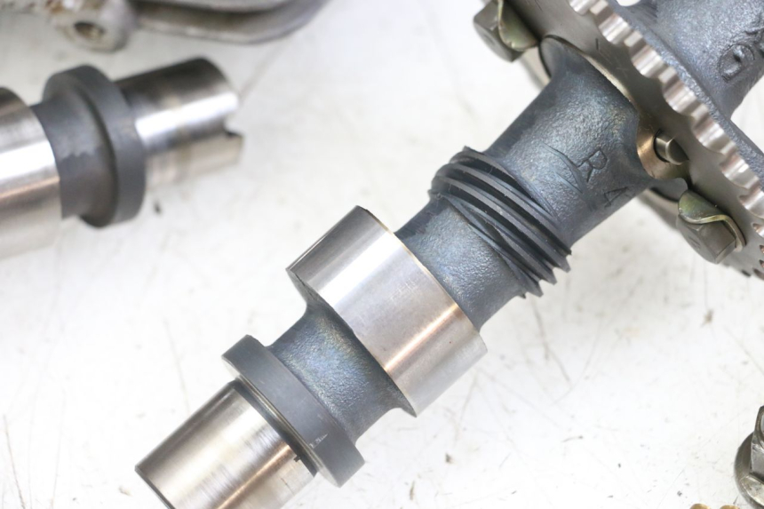 photo de CULATA SUZUKI GSX E 250 (1982 - 1983) - Primer plano técnico