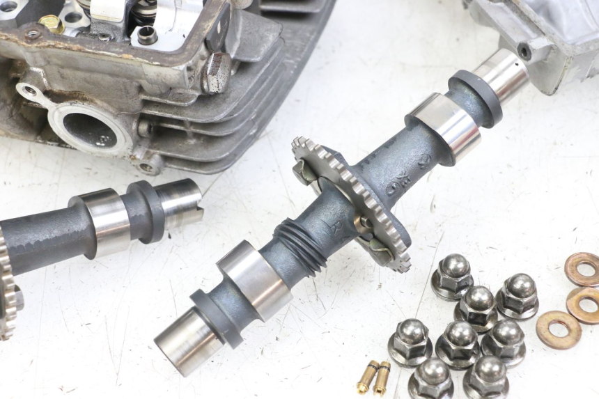 photo de CULATA SUZUKI GSX E 250 (1982 - 1983) - Detalles de los puntos de fijación