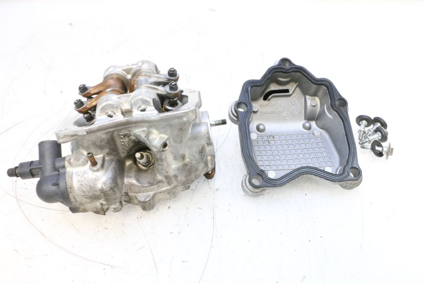 photo de CULATA PIAGGIO MP3 125 (2006 - 2014) - Detalles de los puntos de fijación