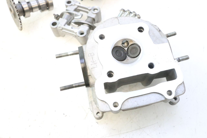 photo de CULATA JM MOTORS OLDIES 4T 50 (2020 - 2026) - Zoom sobre los componentes