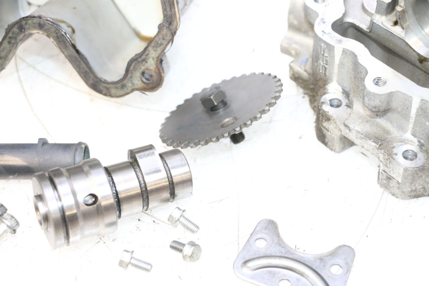 photo de CULATA PEUGEOT SATELIS COMPRESSOR K15 125 (2006 - 2009) - Otra perspectiva