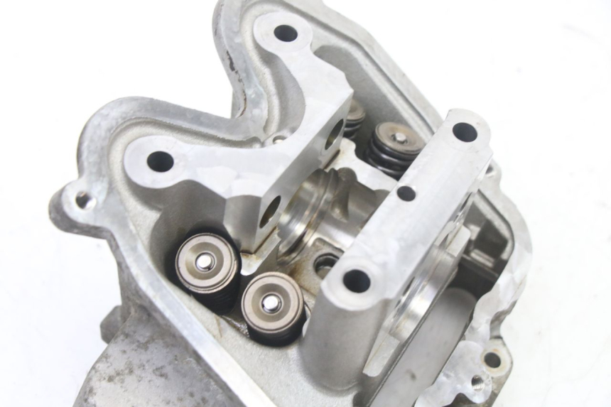 photo de CULATA PEUGEOT SATELIS 125 (2013 - 2018) - Otra perspectiva