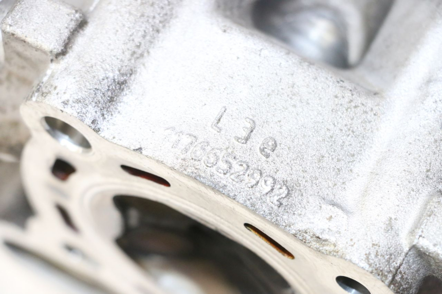 photo de CULATA PEUGEOT SATELIS 125 (2013 - 2018) - Zoom estado de uso