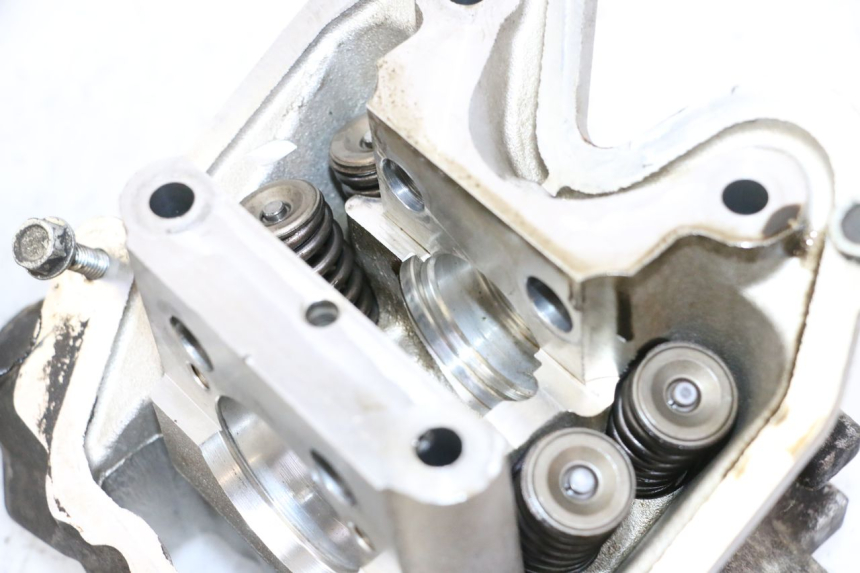 photo de CULATA PEUGEOT SATELIS 125 (2013 - 2018) - Detalles de los puntos de fijación