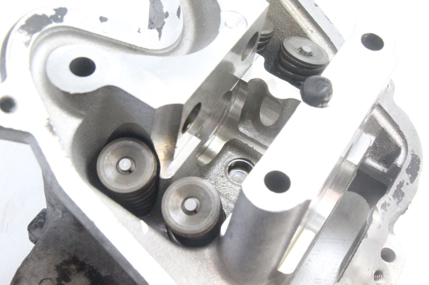 photo de CULATA PEUGEOT SATELIS 125 (2006 - 2009) - Primer plano de alta resolución