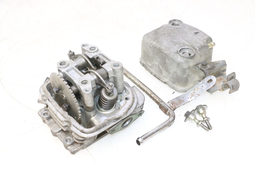 photo de CULATA HONDA SCV LEAD 100 (2003 - 2007) - Zoom sobre los componentes