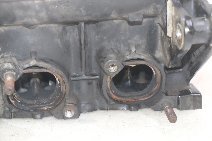 photo de CULATA TRIUMPH SPRINT ST 955 (1999 - 2001) - Primer plano de alta resolución