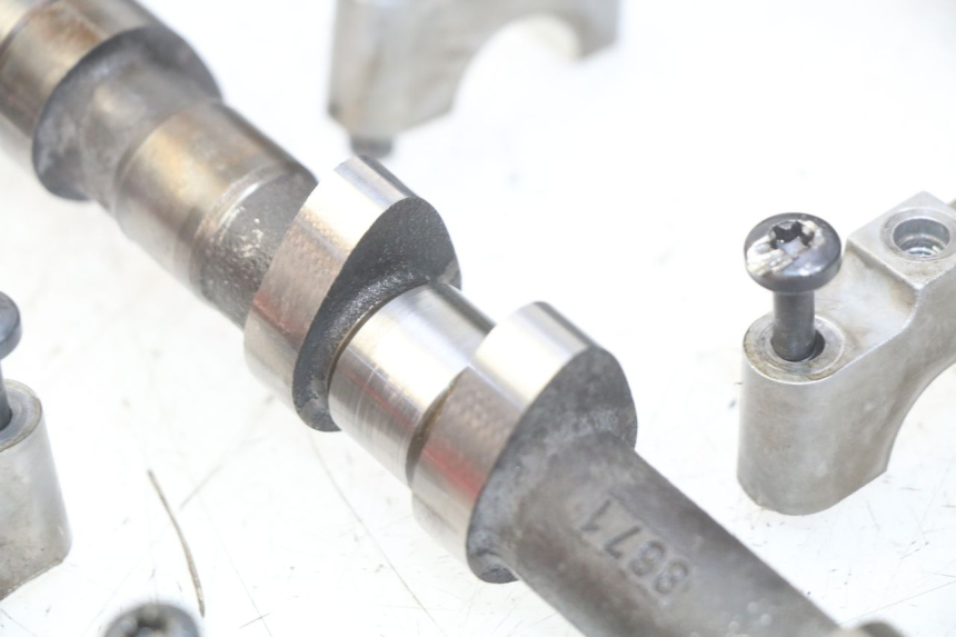 photo de CULATA TRIUMPH SPRINT ST 955 (1999 - 2001) - Primer plano técnico