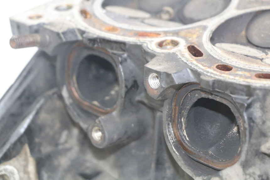 photo de CULATA TRIUMPH SPRINT ST 955 (1999 - 2001) - Primer plano técnico