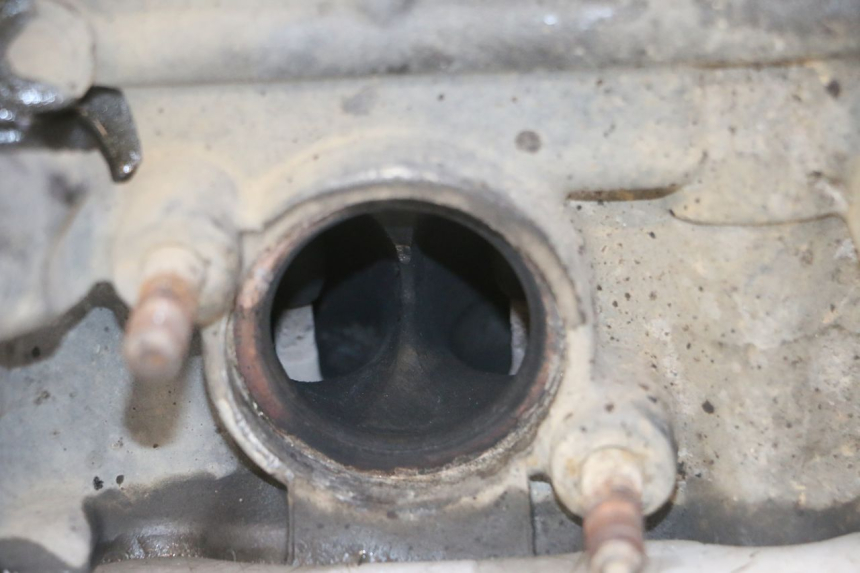 photo de CULATA YAMAHA TDM ABS 900 (2002 - 2014) - Zoom sobre los componentes