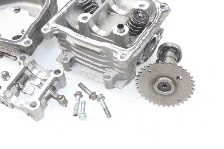 photo de CULATA PEUGEOT V-CLIC VCLIC 50 (2007 - 2013) - Zoom sobre los componentes