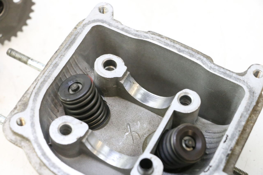 photo de CULATA PEUGEOT V-CLIC VCLIC 50 (2007 - 2013) - Primer plano de alta resolución