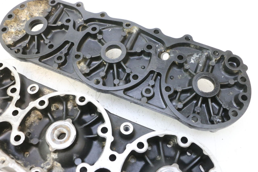 photo de CULATA YAMAHA WAVE RUNNER GP R 1200 (2000 - 2003) - Primer plano de alta resolución