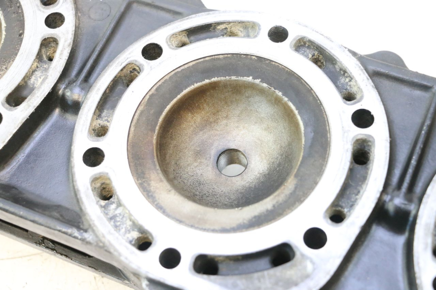 photo de CULATA YAMAHA WAVE RUNNER GP R 1200 (2000 - 2003) - Primer plano técnico