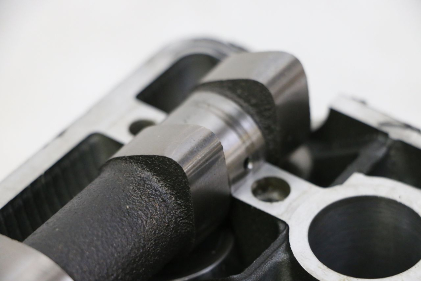 photo de CULATA YAMAHA XJ6 600 (2008 - 2016) - Detalles de los puntos de fijación