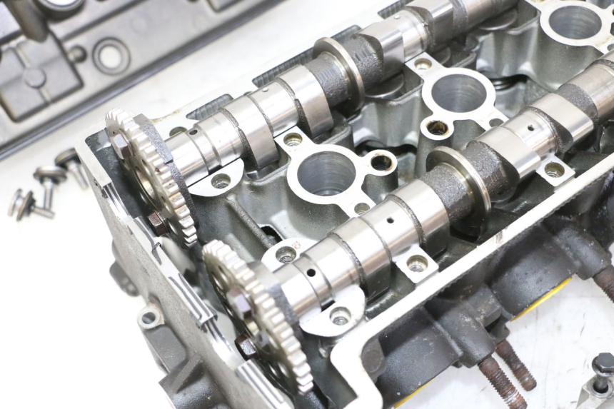 photo de CULATA YAMAHA XJ6 600 (2008 - 2016) - Enfoque en la estructura