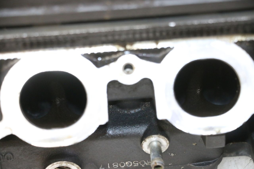 photo de CULATA YAMAHA XJ6 600 (2008 - 2016) - Detalles de los puntos de fijación