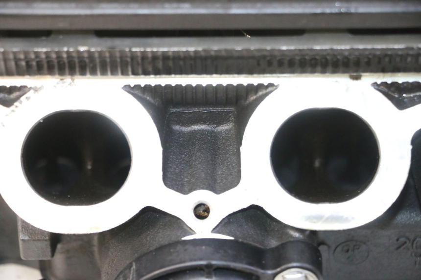 photo de CULATA YAMAHA XJ6 600 (2008 - 2016) - Estado de la superficie y material