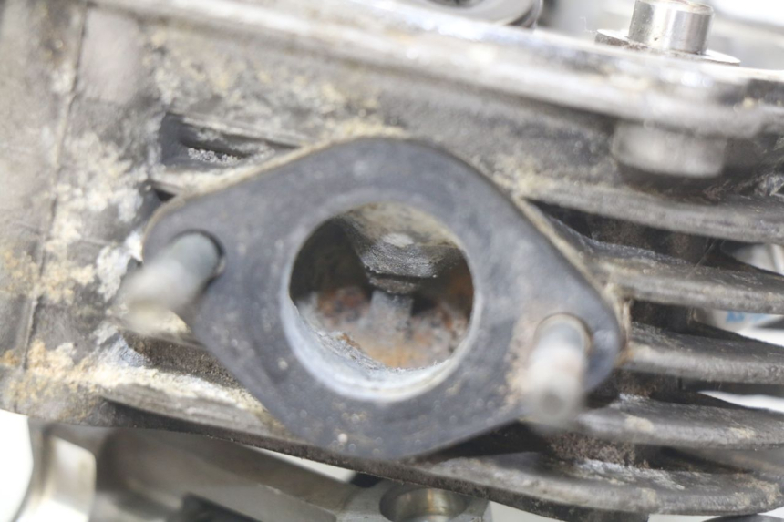 photo de CULATA YAMASAKI YM T 125 (2015 - 2020) - Zoom sobre los componentes