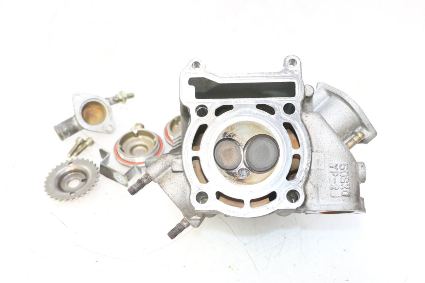 photo de CULATA YAMAHA YP MAJESTY 125 (2007 - 2010) - Primer plano de alta resolución