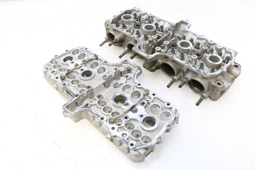 photo de CULATA YAMAHA YZF R GENESIS 750 (1993 - 1998) - Primer plano de alta resolución