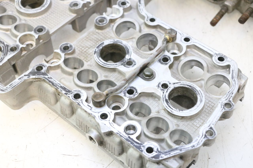photo de CULATA YAMAHA YZF R GENESIS 750 (1993 - 1998) - Enfoque en la estructura