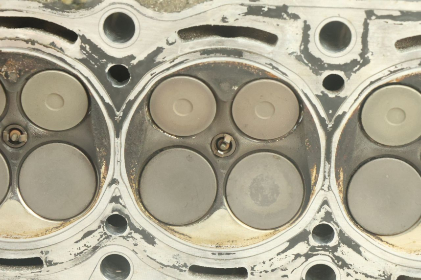 photo de CULATA YAMAHA YZF R6 600 (2008 - 2009) - Detalles de los puntos de fijación