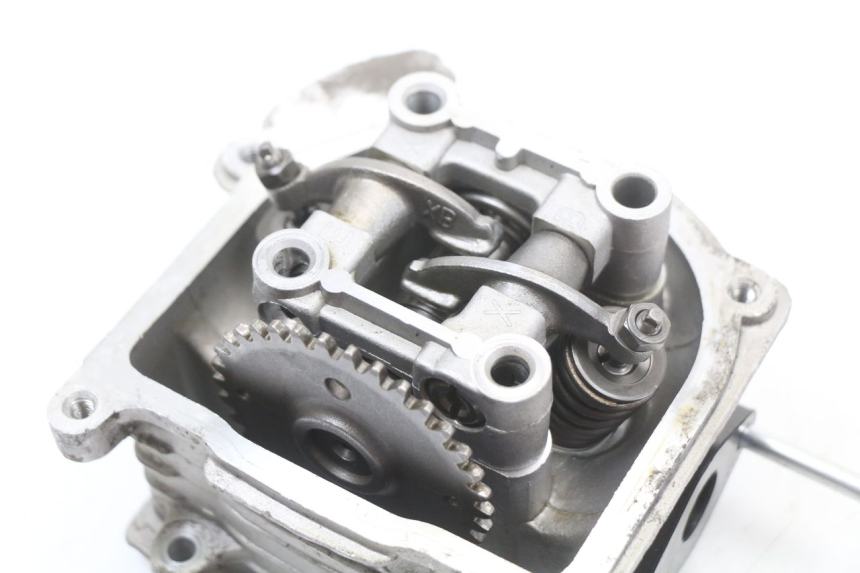 photo de CULATA UNIVERSAL BIKE ZN50QT-11B 50 (2018 - 2021) - Detalles de los puntos de fijación