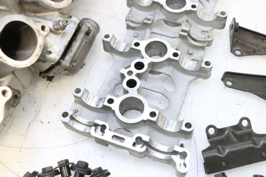 photo de CULATA KAWASAKI ZX-6R ZX6R 600 (2000 - 2002) - Estado de la superficie y material