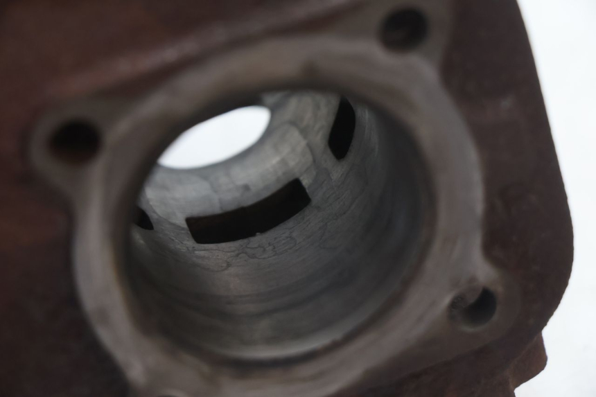 photo de CILINDRO MBK BOOSTER SPIRIT 50 (2004 - 2017) - Detalles de los puntos de fijación