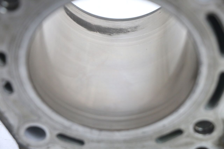 photo de CILINDRO PIAGGIO MP3 LT 400 (2007 - 2012) - Estado de la superficie y material