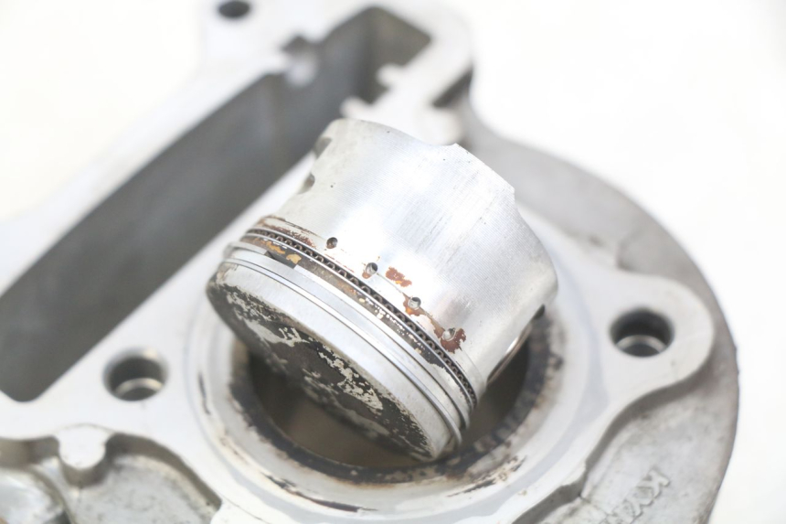 photo de CILINDRO PISTÓN KYMCO AGILITY 16+ 4T 50 (2018 - 2023) - Zoom sobre los componentes