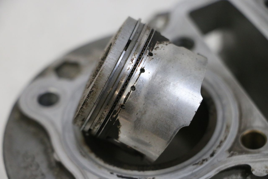 photo de CILINDRO PISTÓN KYMCO AGILITY 16+ 4T 50 (2018 - 2023) - Primer plano de alta resolución