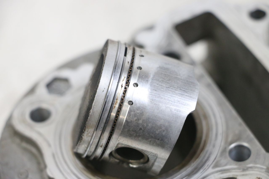 photo de CILINDRO PISTÓN KYMCO AGILITY 4T 50 (2018 - 2022) - Zoom sobre los componentes