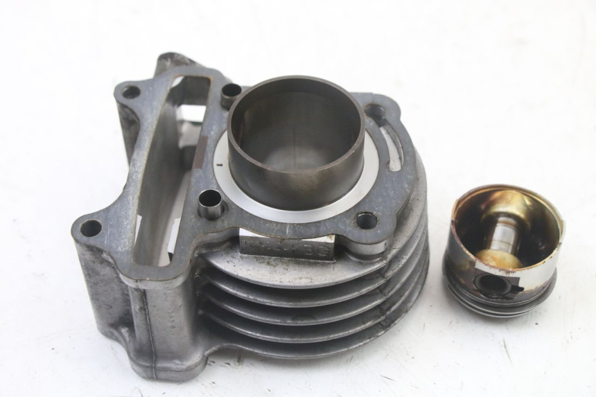 photo de CILINDRO PISTÓN KYMCO AGILITY 4T 50 (2018 - 2022) - Detalles de los puntos de fijación