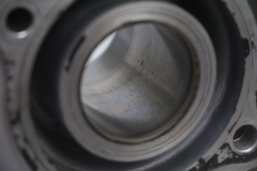 photo de CILINDRO Y PISTÓN TRASERO HONDA XLV VARADERO 125 (2007 - 2012) - Otra vista del artículo